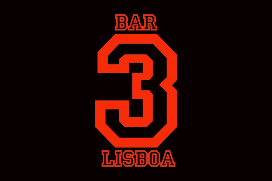 Logótipo do Bar TR3S Lisboa com um número 3 grande vermelho e o nome da cidade em fonte estilo universitário.