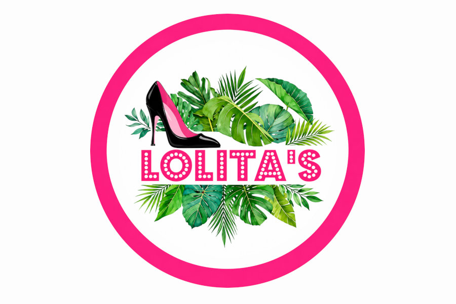 Logo de Lolita’s con letras rosadas, un tacón negro y hojas tropicales verdes dentro de un borde circular rosado.