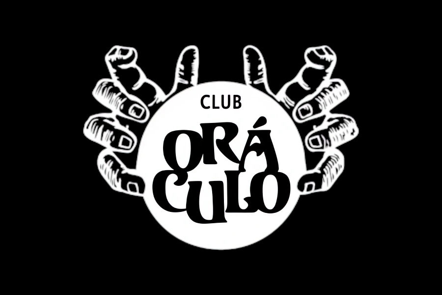 Logo de Club Oráculo de Medellín con letras negras llamativas dentro de un círculo blanco enmarcado por ilustraciones de manos.