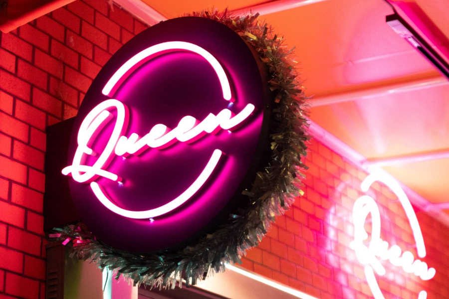 Queen Tokyo Bar neon sign