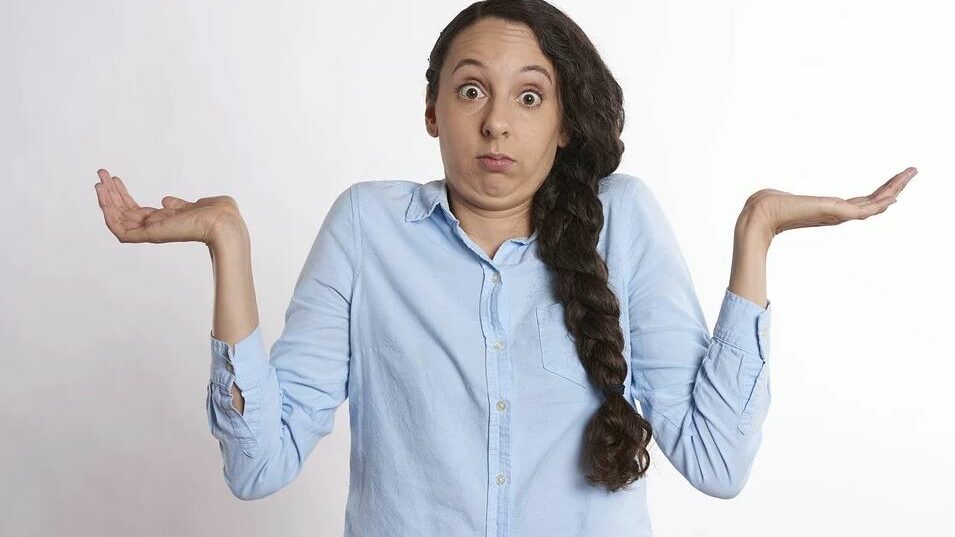 personne confuse