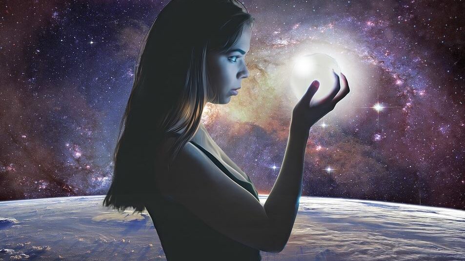 une enfant avec la planète terre